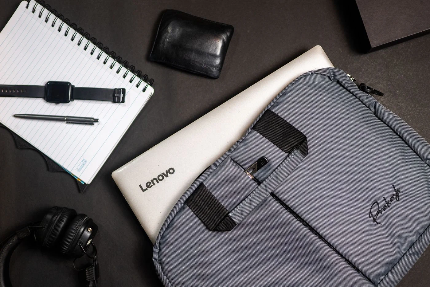 Laptop bag and arranged accessories