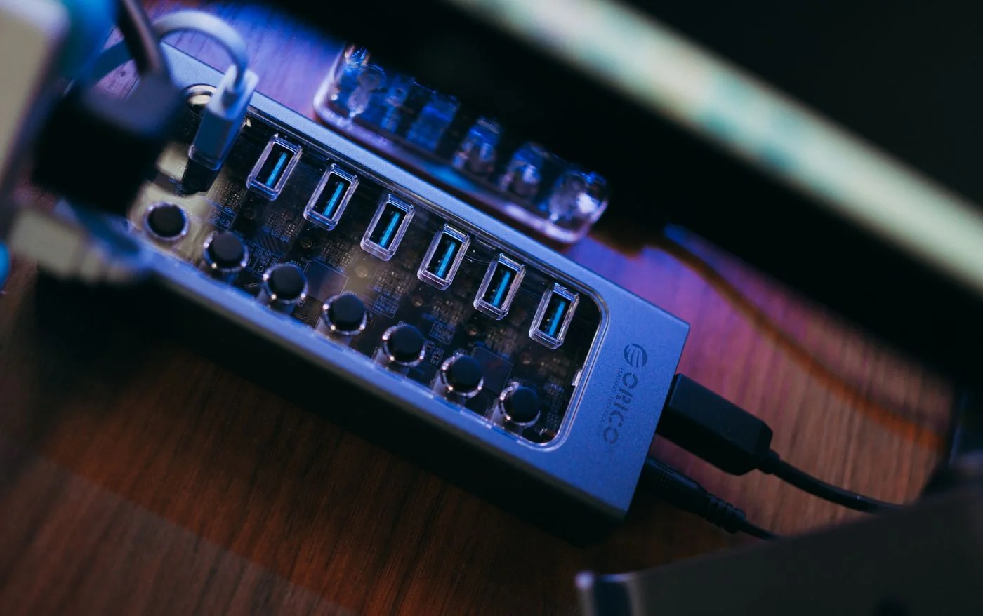 USB hub with multiple ports